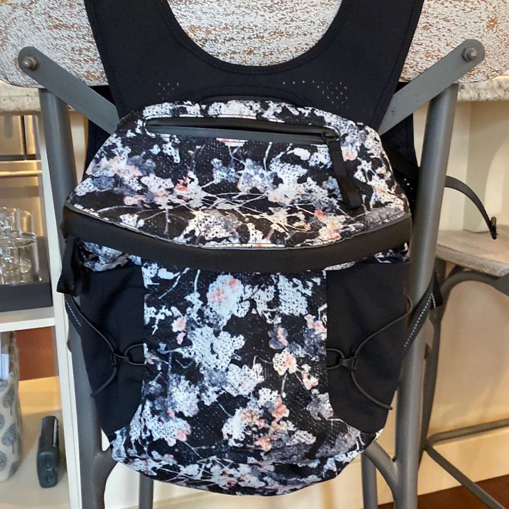 Lululemon knapsack